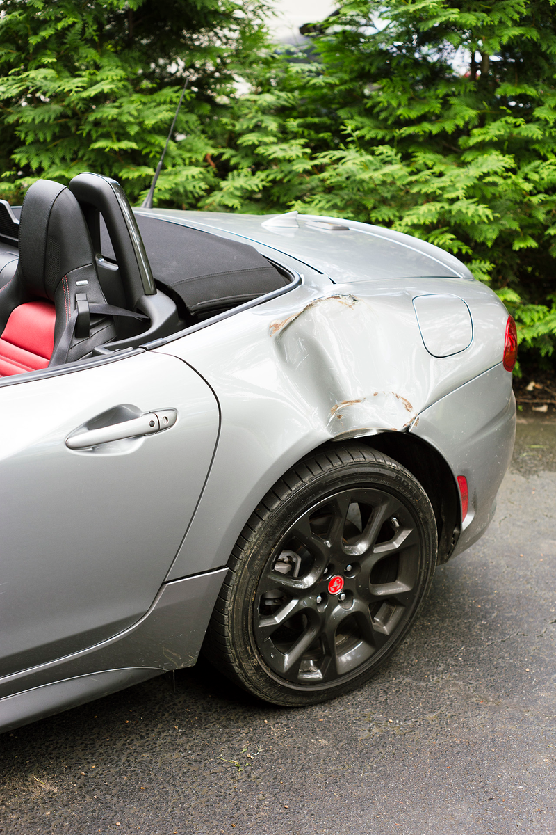 Illustration for article titled Three Lessons I Learned From Crashing The Fiat 124 Spider Abarth, Like An Asshole